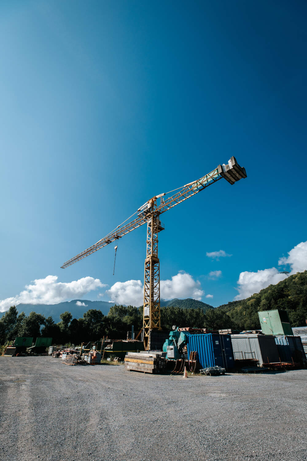 Photo d'une grue de chantier - Entreprise MAZZA TP